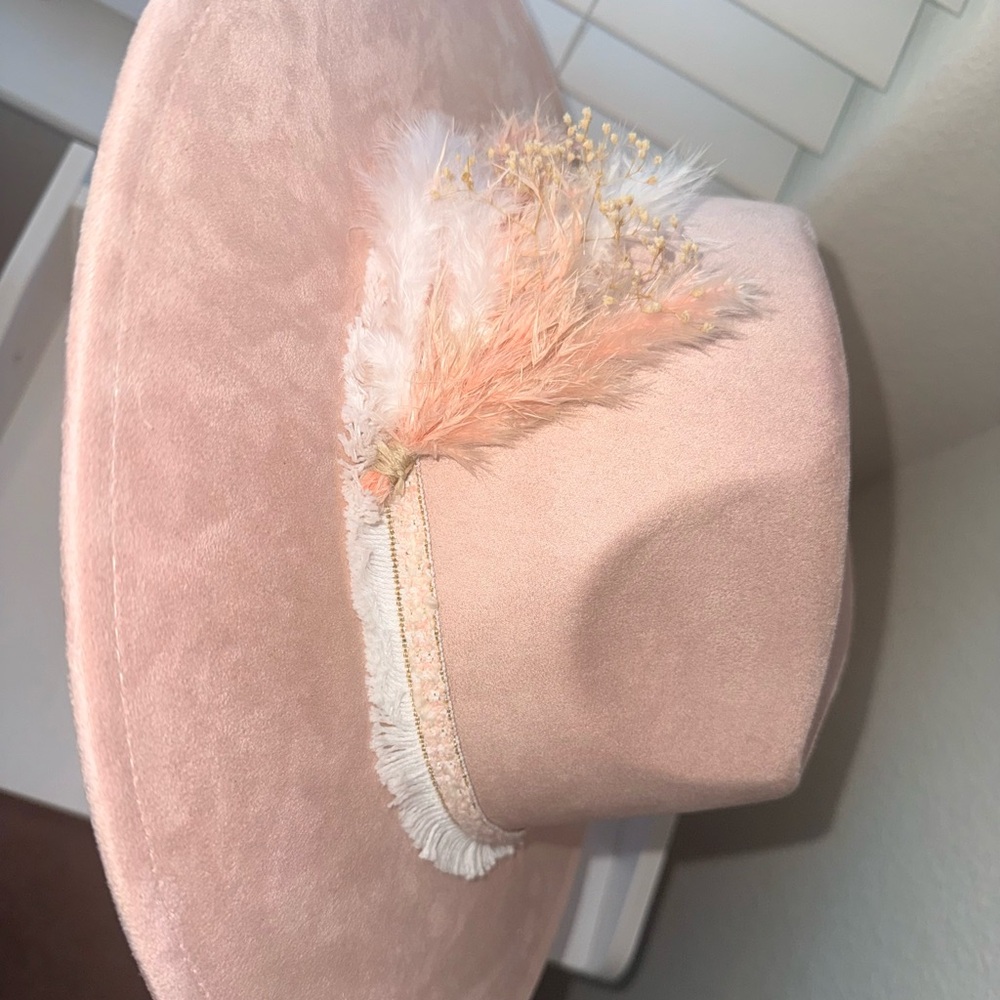 NEW never worn Light Pink Boho Wide Brim Fedora Floral Trim Pink & White Details